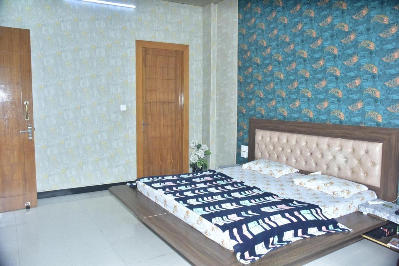 Shreshth Home Stay - Best Family Accommodation - 3Km From Har Ki Pauri, Haridwar, Uttarakhand Ngoại thất bức ảnh