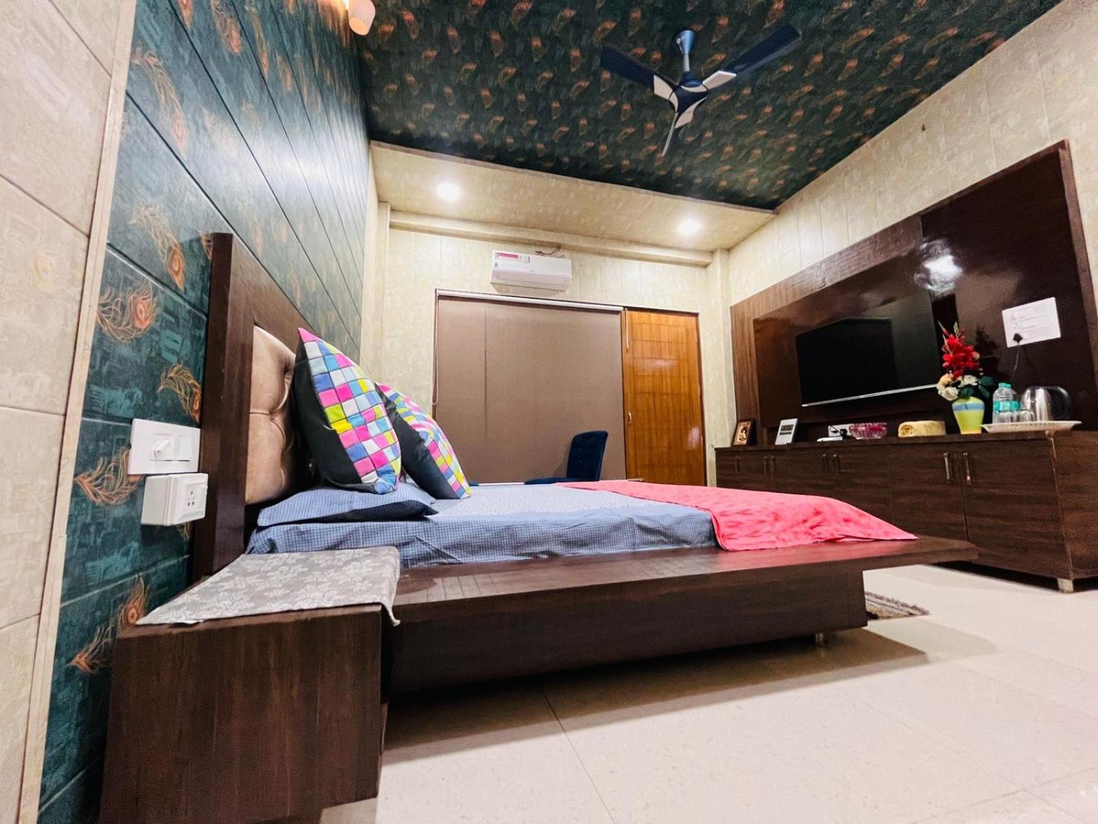 Shreshth Home Stay - Best Family Accommodation - 3Km From Har Ki Pauri, Haridwar, Uttarakhand Ngoại thất bức ảnh