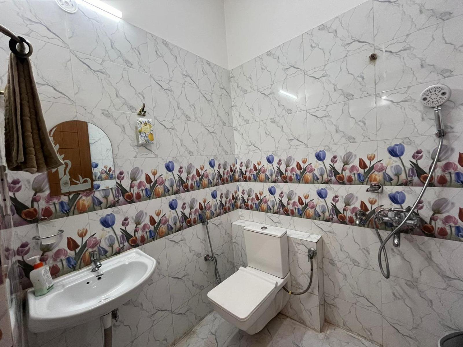 Shreshth Home Stay - Best Family Accommodation - 3Km From Har Ki Pauri, Haridwar, Uttarakhand Ngoại thất bức ảnh